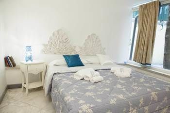 Couette-café Domus Dea 3*