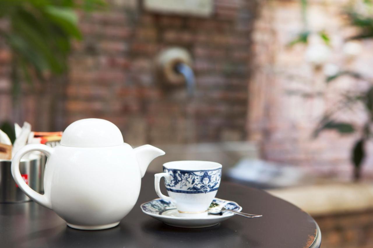 Domus Dea Couette-café Rome